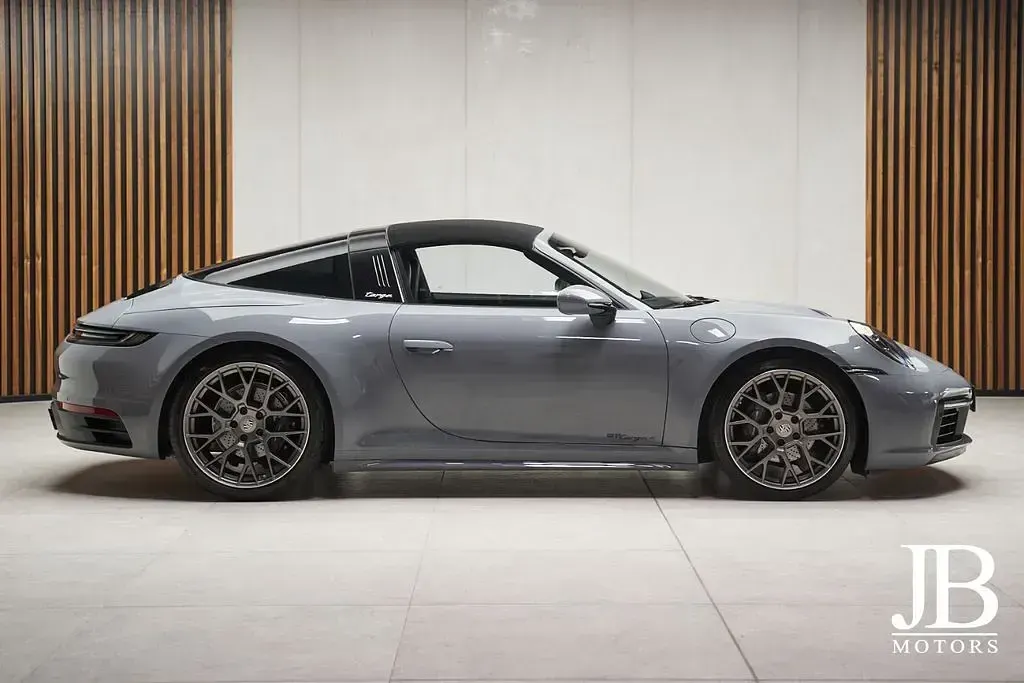 Gebraucht Porsche 911 Targa 4 385 PS (283 kW) 2024 Arktikgrau Cabrio