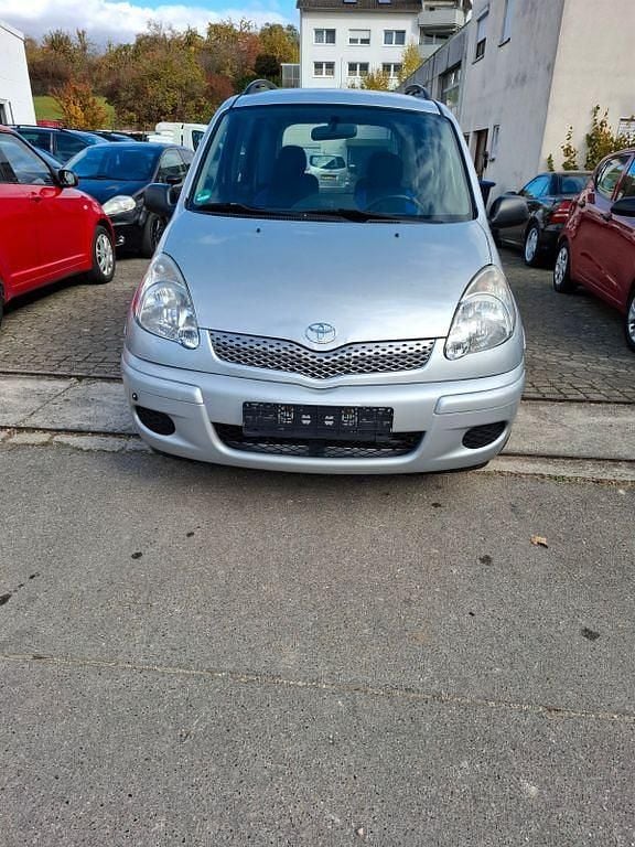 Silber Gebraucht 2003 Toyota Yaris Sol Kombi | 2.150 € (Fairer Preis) - Bild 1/4