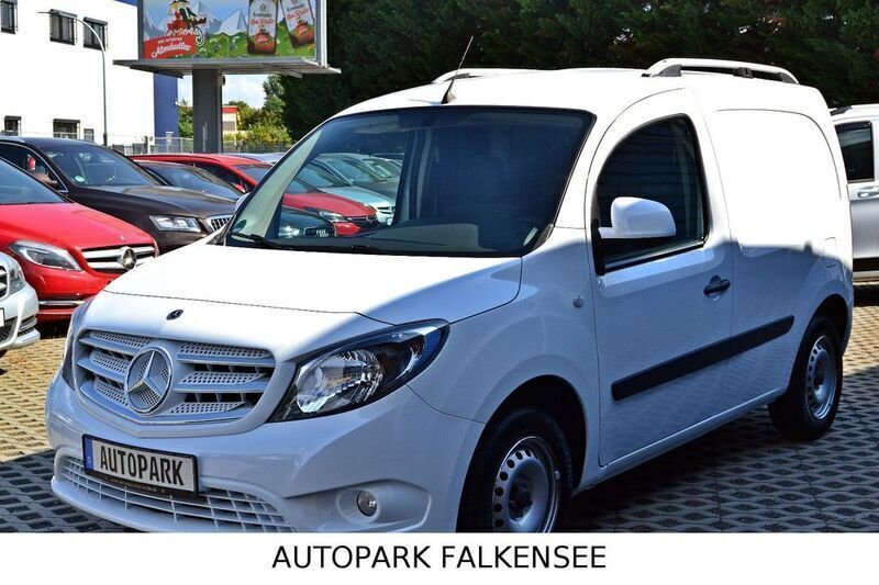 Weiß Gebraucht 2021 Mercedes Citan 108 Van / Kleinbus | 9.999 € (Fairer Preis) - Bild 1/4