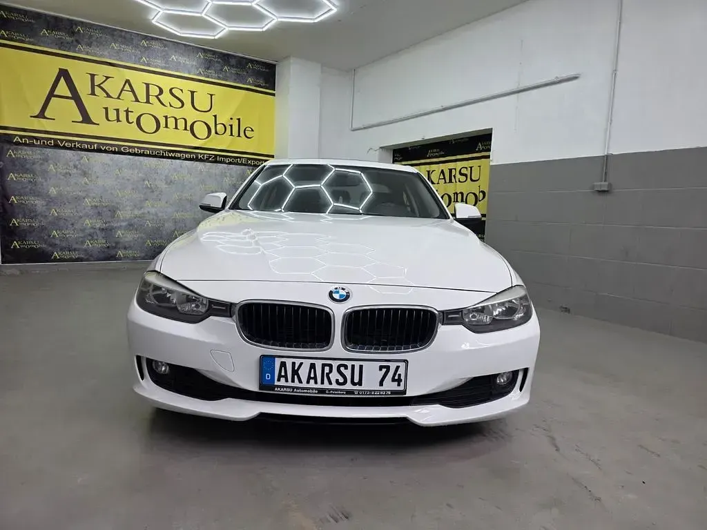 Gebraucht BMW 318 143 PS (105 kW) 2013 Weiß Limousine