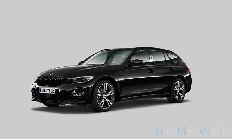 Saphirschwarz metallic 475 Gebraucht 2022 BMW 330e M Sport Kombi | 40.999 € (Teuer) - Bild 1/2