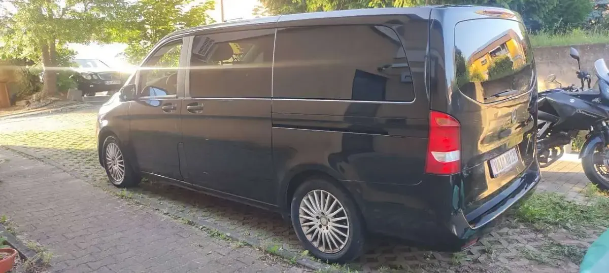 Gebraucht Mercedes V220 Avantgarde Edition 163 PS (119 kW) 2014 Schwarz Van / Kleinbus