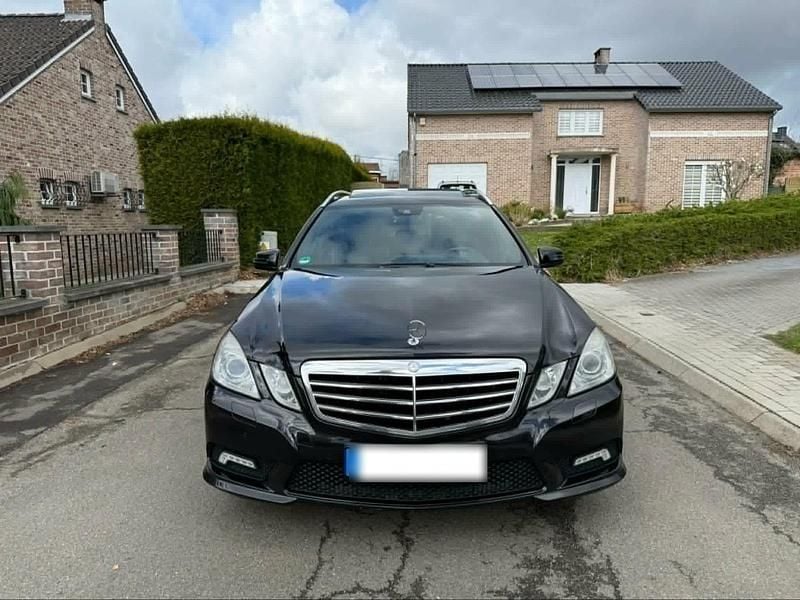 Gebraucht Mercedes E250 AMG 204 PS (150 kW) 2010 Schwarz Kombi