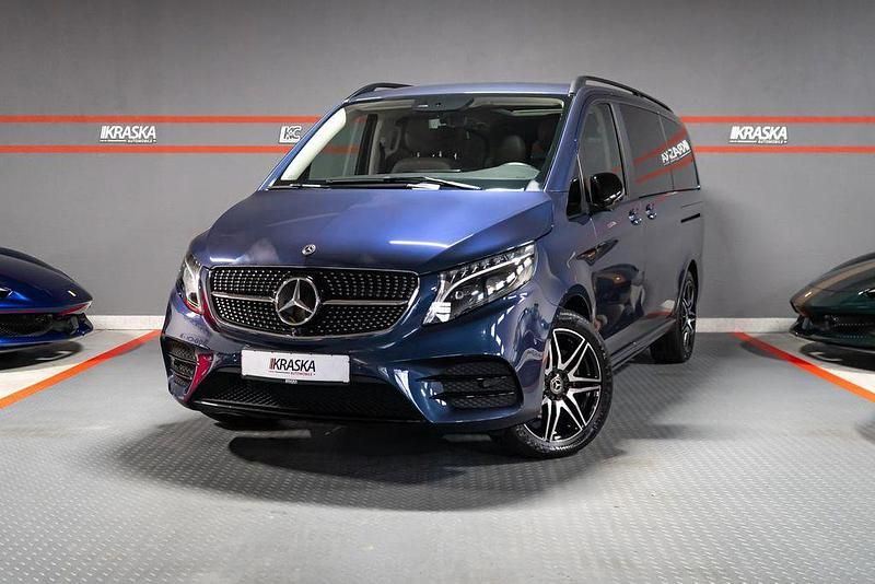 Blau Gebraucht 2022 Mercedes V300 Avantgarde Edition Van / Kleinbus | 67.850 € (Etwas zu teuer) - Bild 1/4