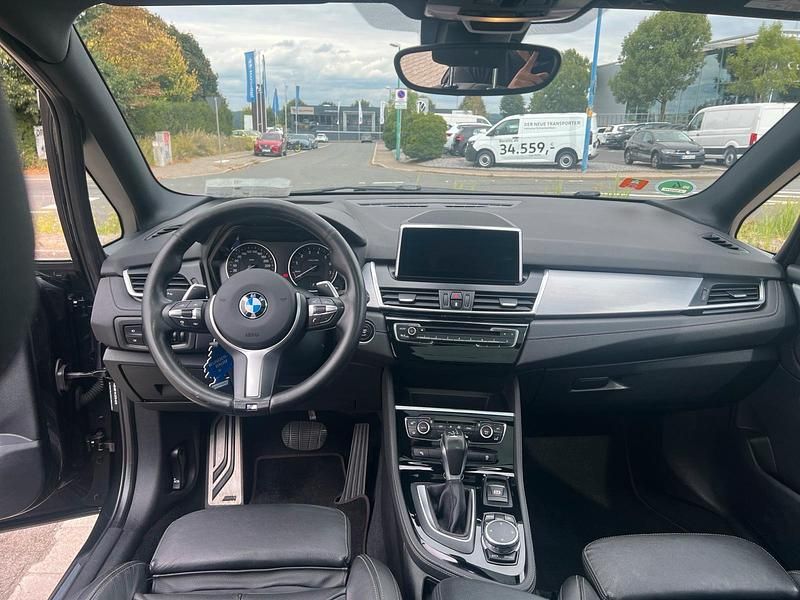 Schwarz Gebraucht 2016 BMW 220 Gran Tourer M Sport Van / Kleinbus | 16.500 € (Fairer Preis) - Bild 1/4