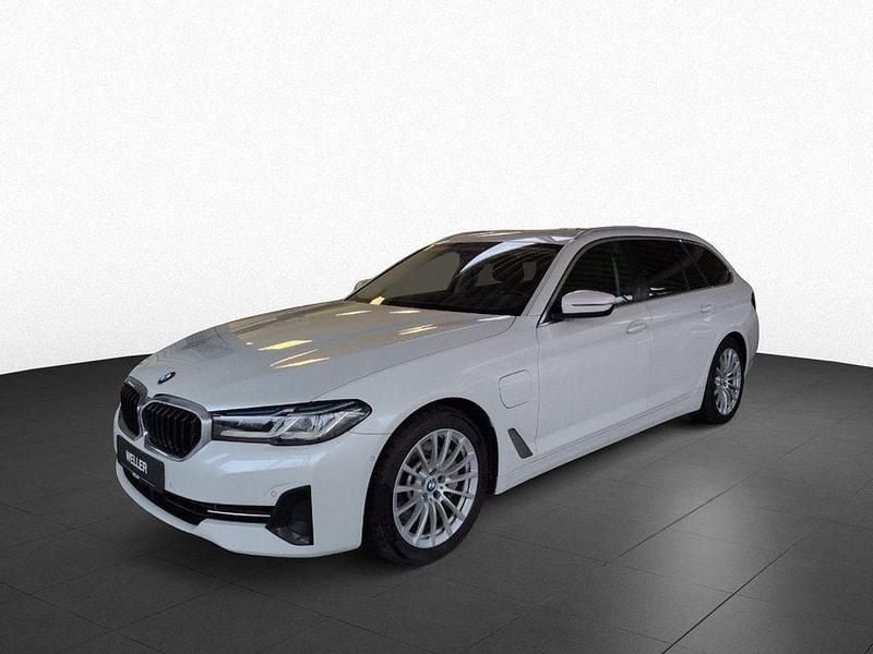 Gebraucht BMW 530e Comfort Edition 292 PS (214 kW) 2021 Mineralweiß (weiß) Kombi