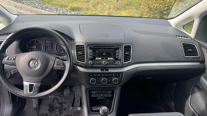 Gebraucht VW Sharan 140 PS (102 kW) 2014 Grau Van / Kleinbus