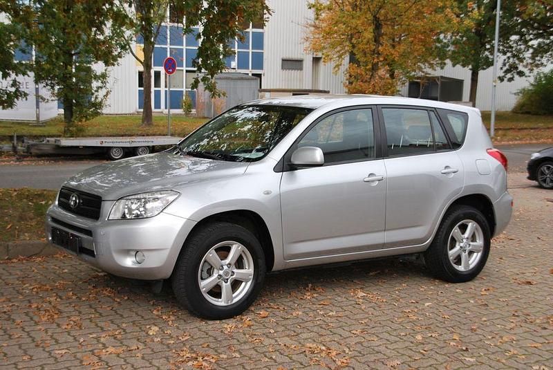 Silber Gebraucht 2006 Toyota RAV4 Sol SUV | 8.400 € (Fairer Preis) - Bild 1/4