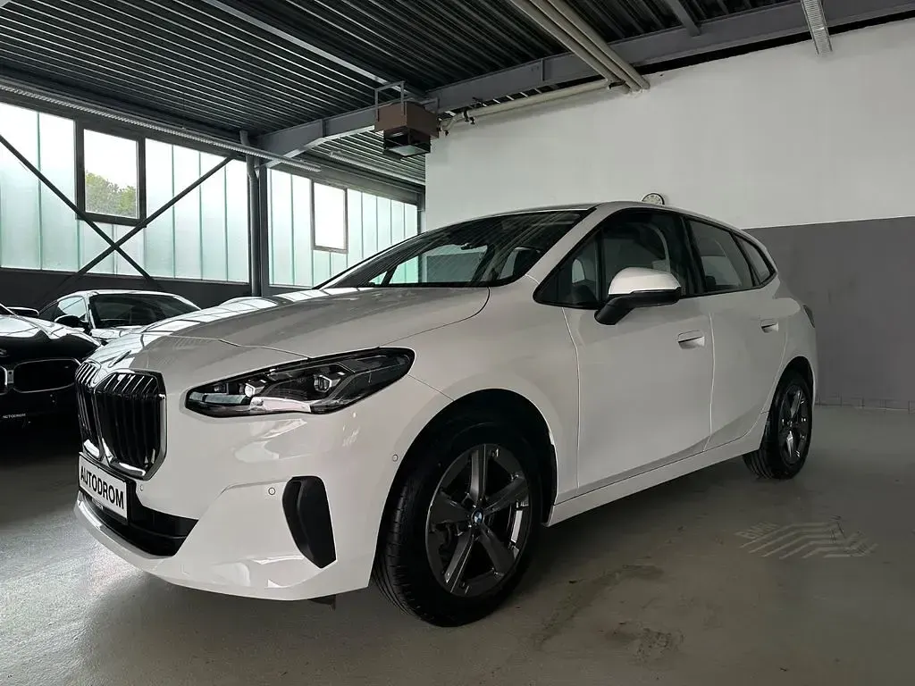 Gebraucht BMW 220 Active Tourer 170 PS (125 kW) 2025 Weiß Van / Kleinbus