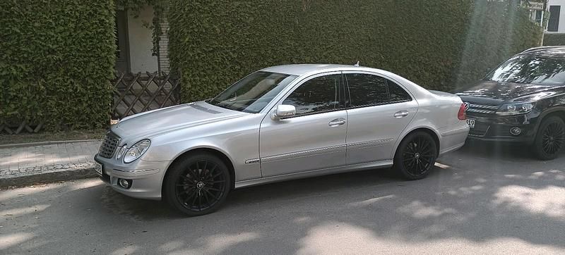 Silber Gebraucht 2006 Mercedes E280 Limousine | 12.000 € - Bild 1/4