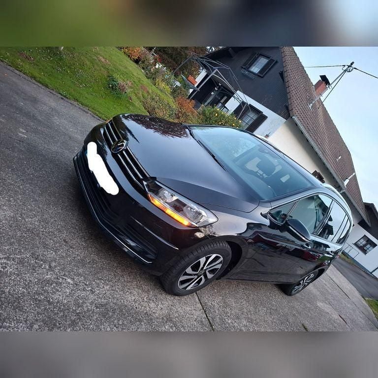 Schwarz Gebraucht 2021 VW Touran Active Van / Kleinbus | 22.700 € (Guter Preis) - Bild 1/4