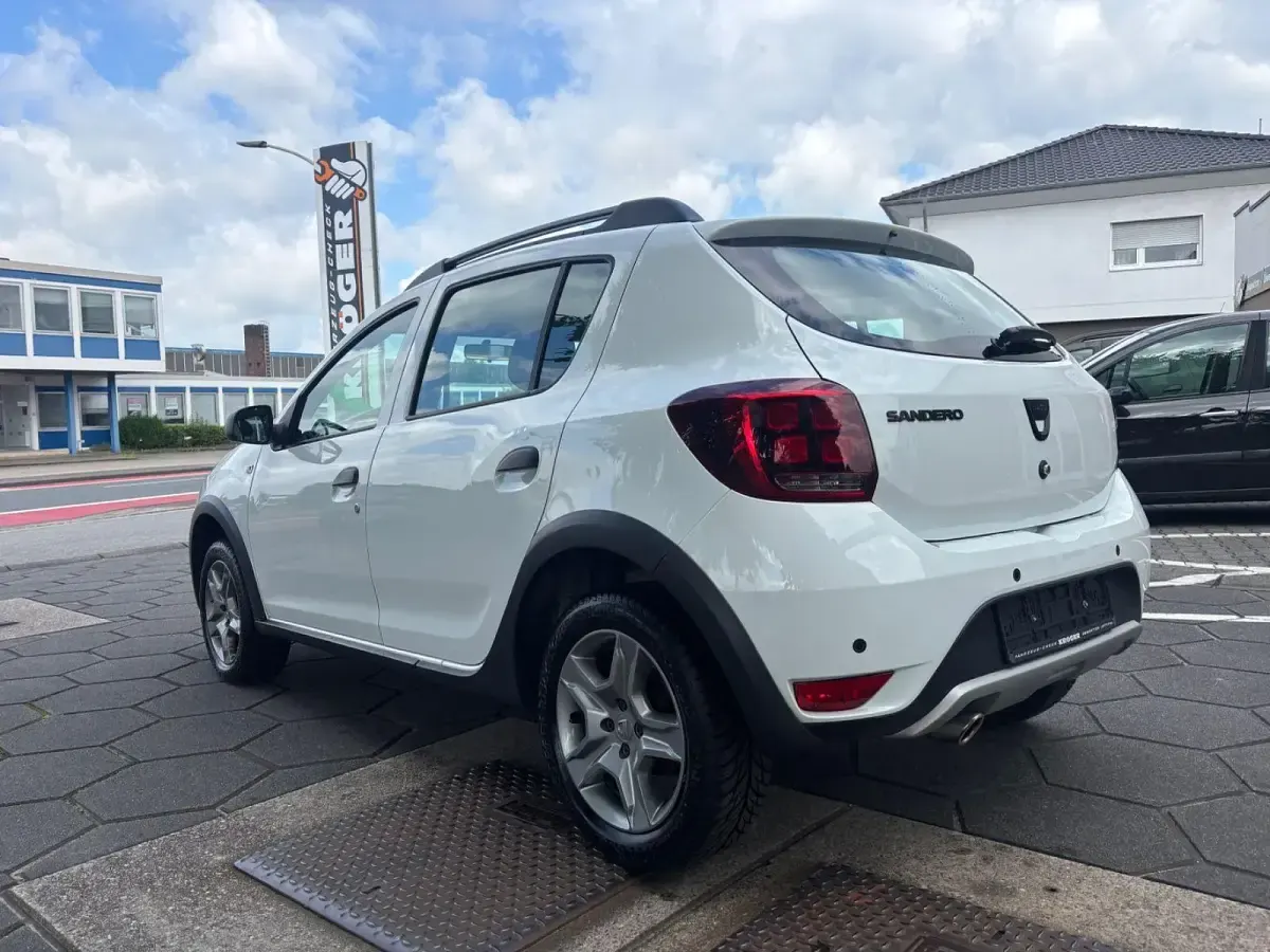 Gebraucht Dacia Sandero Prestige 101 PS (74 kW) 2020 Weiß Limousine