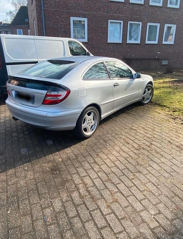 Gebraucht Mercedes C180 143 PS (105 kW) 2004 Silber Coupé