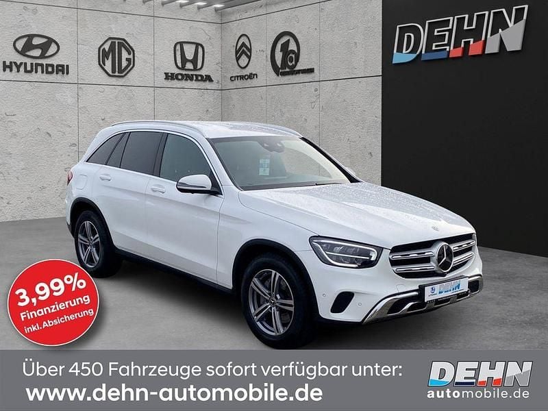 Weiß Gebraucht 2020 Mercedes GLC300 AMG line SUV | 38.970 € (Fairer Preis) - Bild 1/4