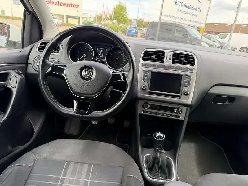 Gebraucht VW Polo LOUNGE 90 PS (66 kW) 2015 Pure white Limousine