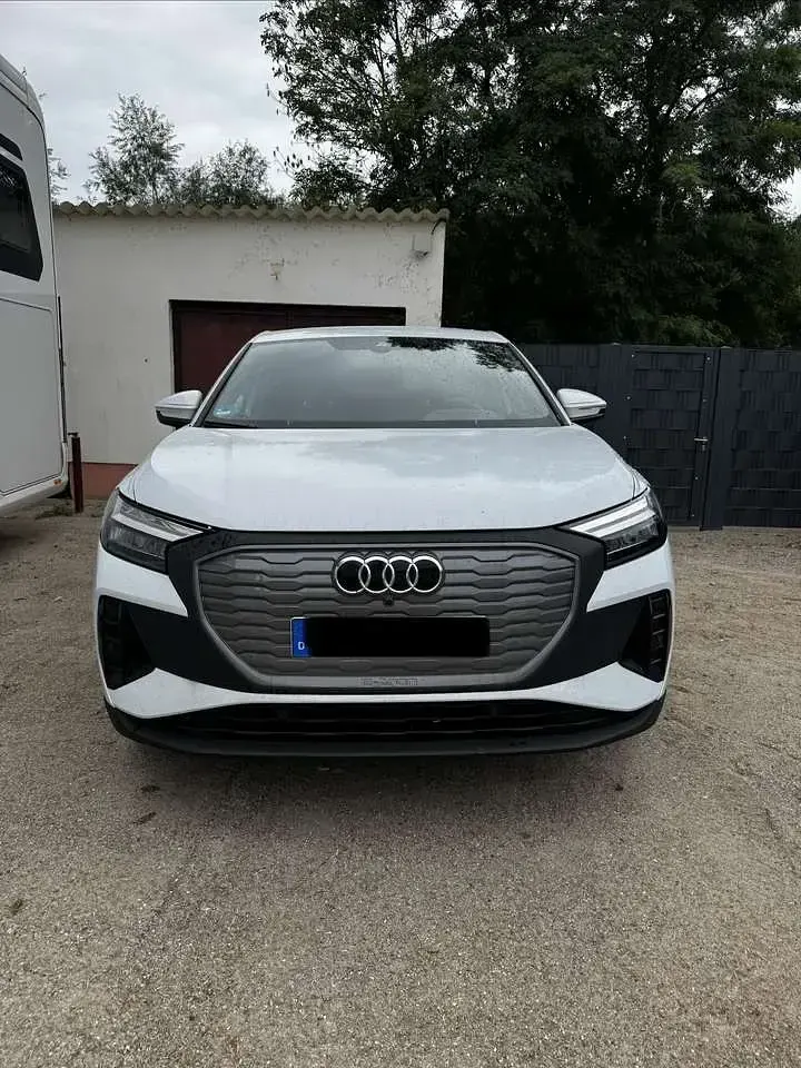 Gebraucht Audi Q4 e-tron Basis 125 kW (170 PS) 2022 Weiß SUV