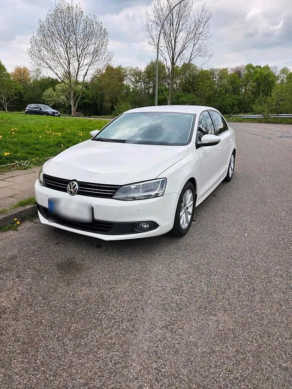 Usado VW Jetta 105 HP (77 kW) 2012 Branco Sedan