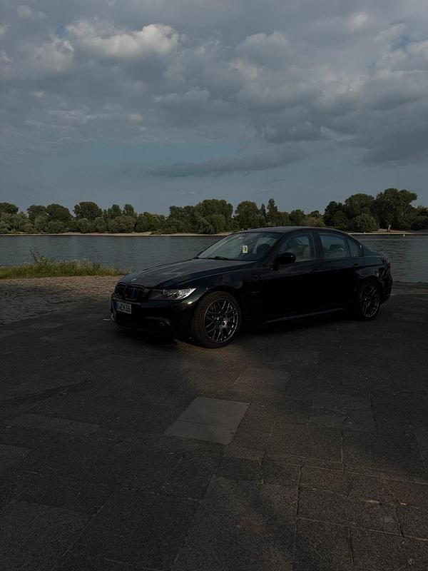 Schwarz Gebraucht 2010 BMW 316 M Sport Limousine | 7.999 € (Teuer) - Bild 1/4