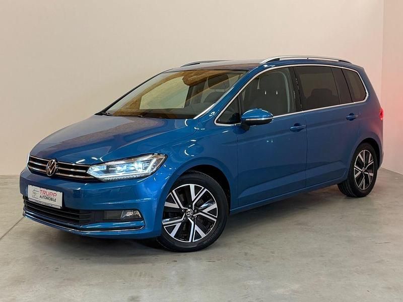 Gebraucht VW Touran Highline 150 PS (110 kW) 2023 Blau Van / Kleinbus