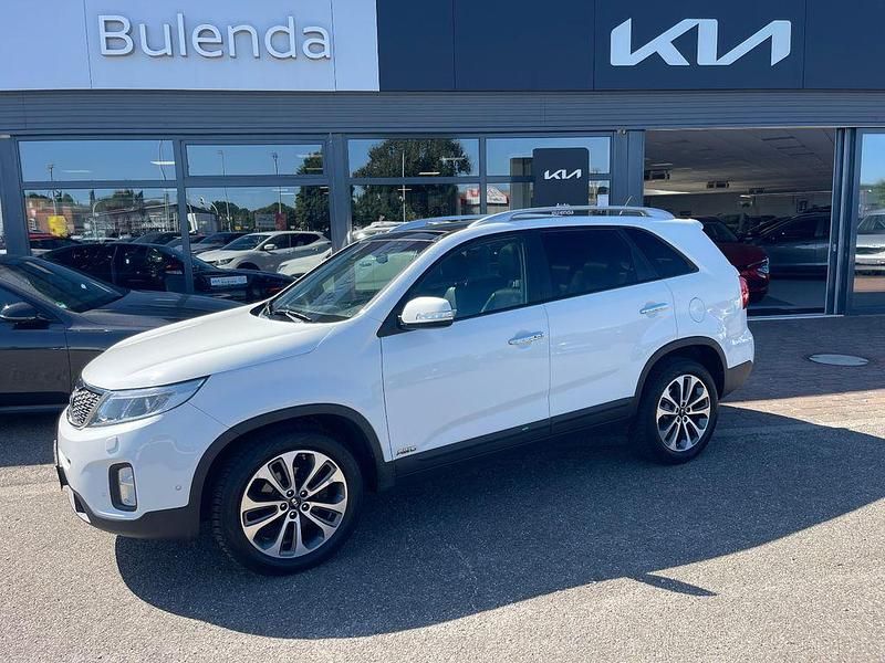 Weiß Gebraucht 2013 Kia Sorento Spirit SUV | 13.970 € (Teuer) - Bild 1/4