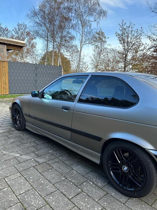 Grau Gebraucht 1998 BMW 323 M Sport Kombi | 4.500 € (Superpreis) - Bild 1/4