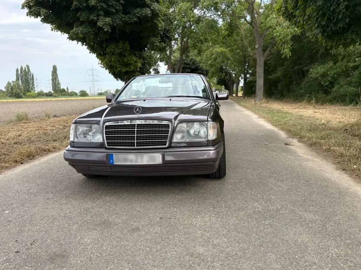 Gebraucht Mercedes E220 150 PS (110 kW) 1994 Braun Cabrio