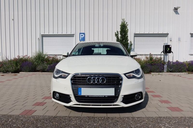 Weiß Gebraucht 2012 Audi A1 Ambition Kleinwagen | 6.300 € (Guter Preis) - Bild 1/4