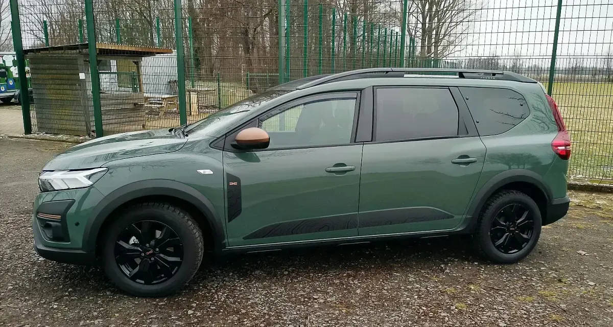 Gebraucht Dacia Jogger Extreme 110 PS (80 kW) 2024 Grün Van / Kleinbus