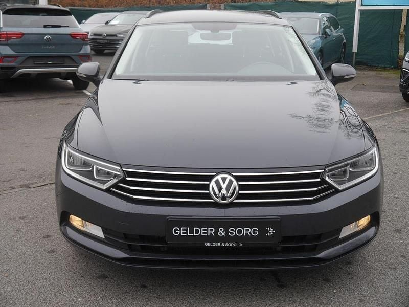 Gebraucht VW Passat 150 PS (110 kW) 2019 Grau Kombi