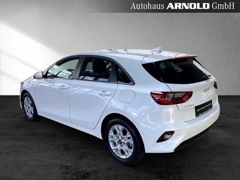 Gebraucht Kia Ceed Comfort 140 PS (102 kW) 2025 Deluxeweiß Kleinwagen