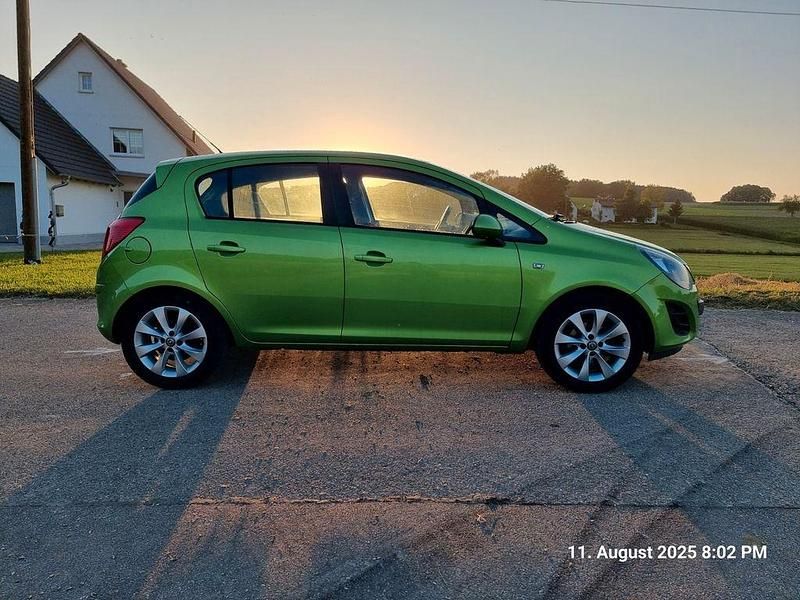 Gebraucht Opel Corsa Active 69 PS (50 kW) 2013 Grün Limousine