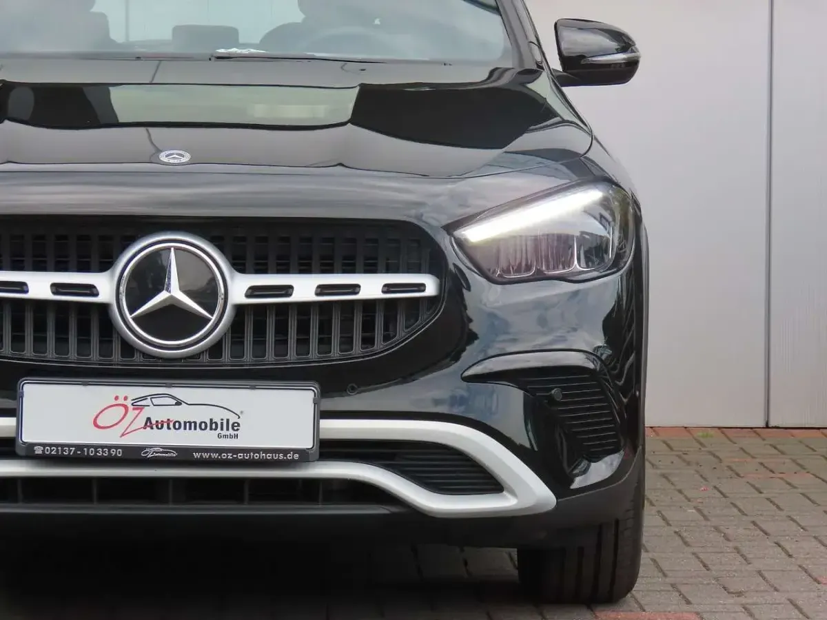 Gebraucht Mercedes GLA180 150 PS (110 kW) 2025 Schwarz SUV