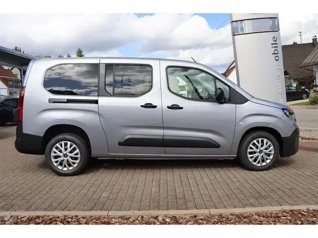 Neu Fiat Doblò Comfort 131 PS (96 kW) 2025 Maestro grau metallic Van / Kleinbus