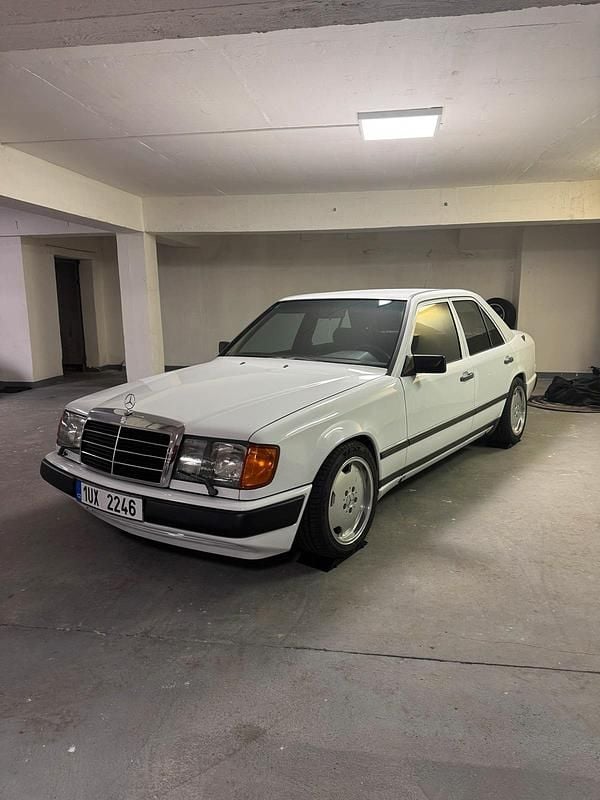 Gebraucht Mercedes E260 170 PS (125 kW) 1989 Weiß Limousine