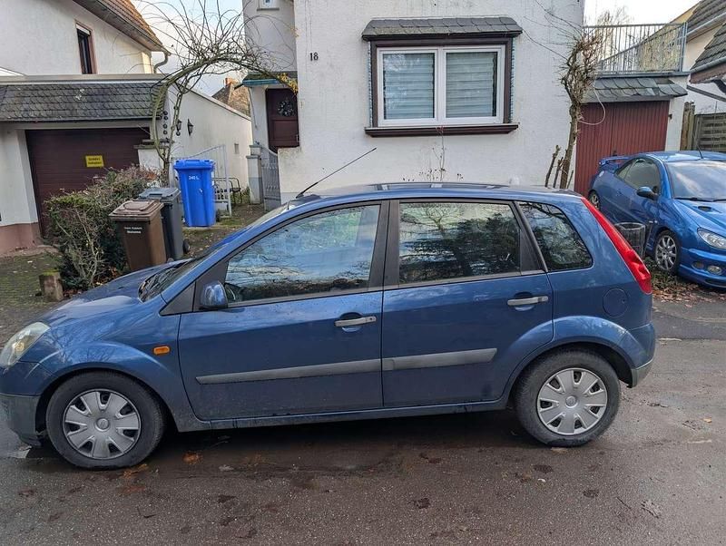 Gebraucht Ford Fiesta Trend 69 PS (50 kW) 2006 Blau Kleinwagen