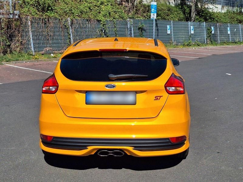 Gebraucht Ford Focus ST 250 PS (183 kW) 2017 Gelb Limousine
