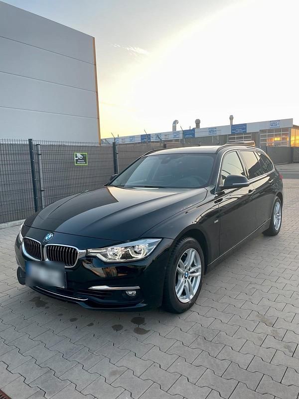 Schwarz Gebraucht 2017 BMW 320 Luxury Line Kombi | 18.690 € (Guter Preis) - Bild 1/4