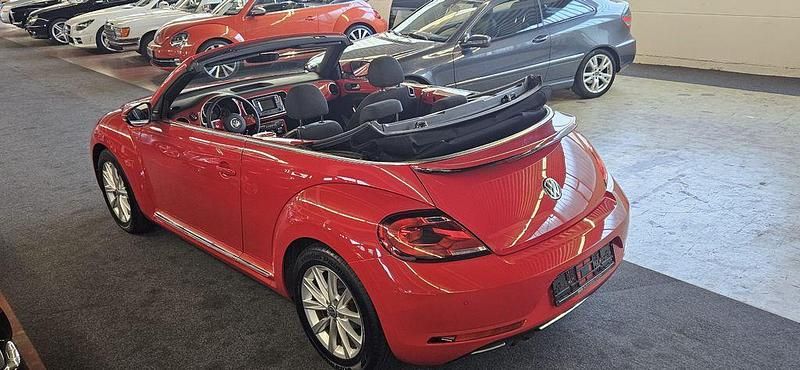 Usata VW Beetle Cabriolet Design 150 CV (110 kW) 2018 Rosso Cabrio
