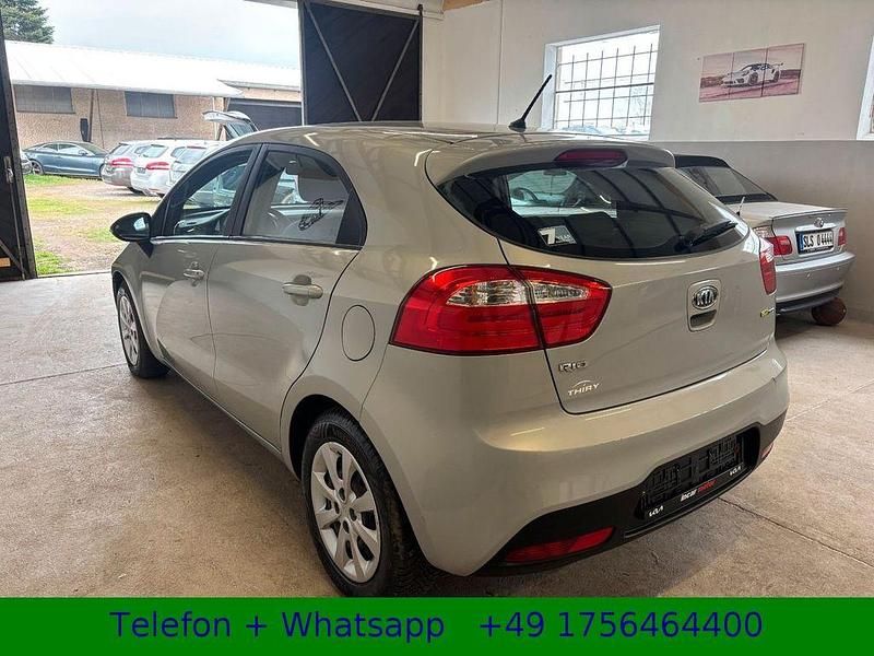 Gebraucht Kia Rio Attract 75 PS (55 kW) 2013 Beige Limousine