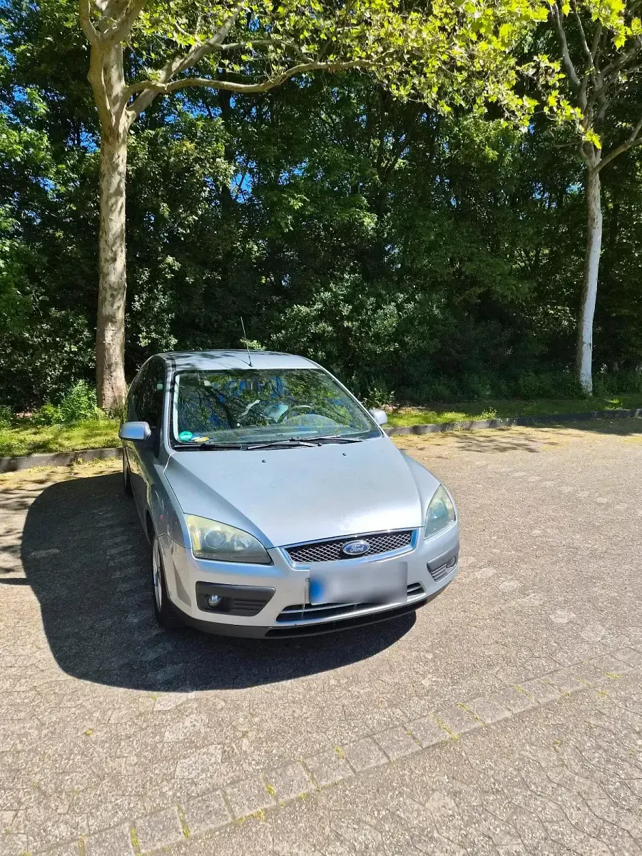 Second-hand Ford Focus 100 CP (73 kW) 2005 Argintiu Hatchback
