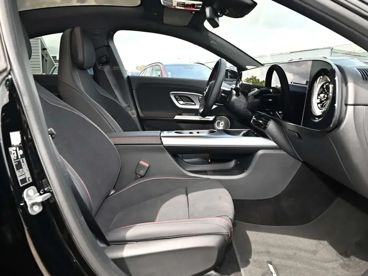 Gebraucht Mercedes CLA220 AMG line 211 PS (155 kW) 2026 Schwarz / nachtschwarz Coupé