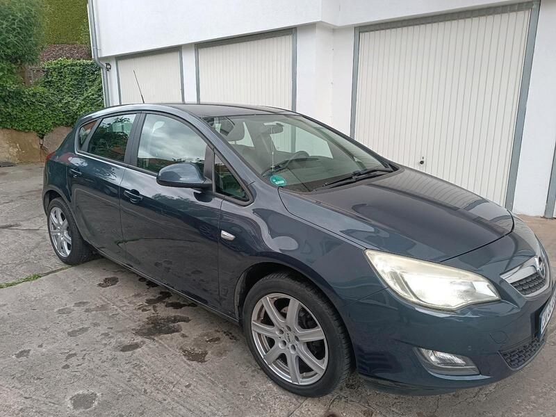 Grau Gebraucht 2010 Opel Astra Kleinwagen | 3.700 € (Fairer Preis) - Bild 1/4