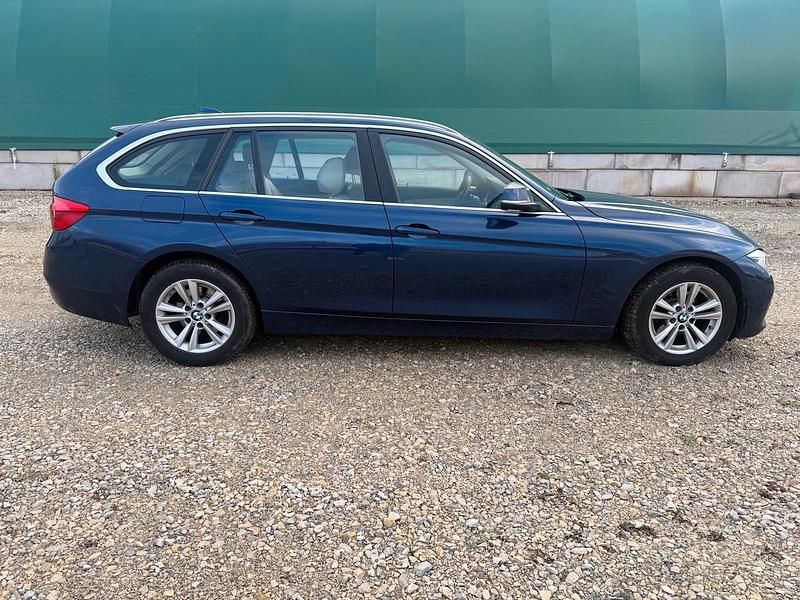 Gebraucht BMW 318 Sport Line 143 PS (105 kW) 2017 Blau Kombi