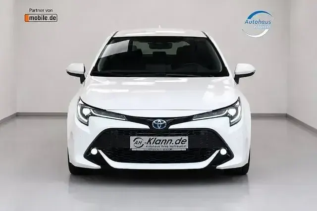 Gebraucht Toyota Corolla Club 122 PS (89 kW) 2019 Weiß Limousine