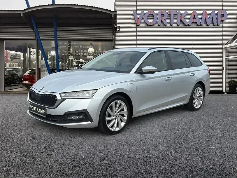 Gebraucht Skoda Octavia Ambition 204 PS (150 kW) 2021 Brilliantsilber Kombi