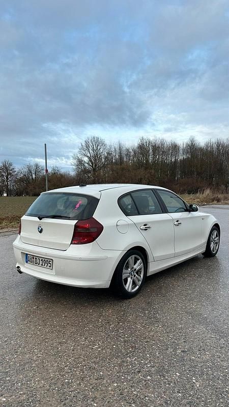 Gebraucht BMW 116 122 PS (89 kW) 2009 Weiß Kleinwagen