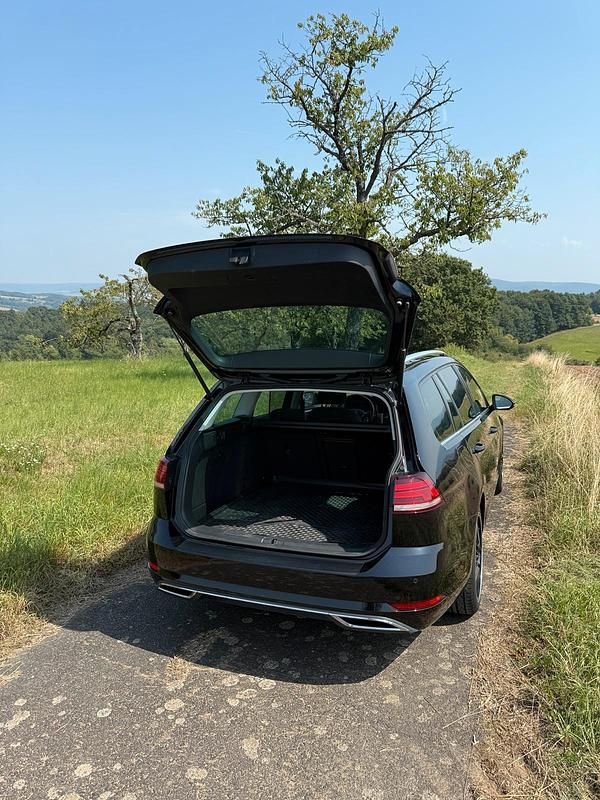 Gebraucht VW Golf VII Highline 150 PS (110 kW) 2018 Schwarz Kombi