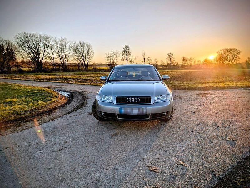 Gebraucht Audi A4 131 PS (96 kW) 2002 Silber Limousine