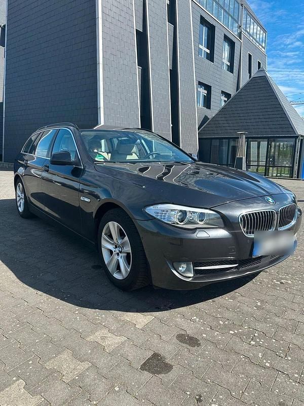 Gebraucht BMW 525 Sport Line 218 PS (160 kW) 2012 Grau Kombi