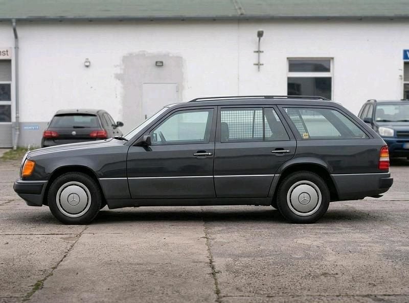 Gebraucht Mercedes E230 134 PS (98 kW) 1991 Andere farben Kombi
